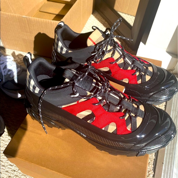 Burberry Shoes - Picture 1 of 6